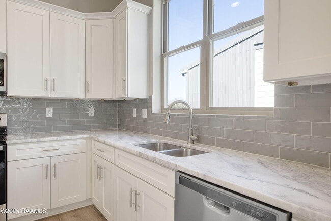 Building Photo - 104 Canvasback Dr