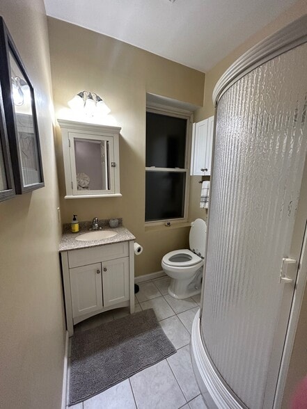 Hall bathroom - 6412 Alamo Ave