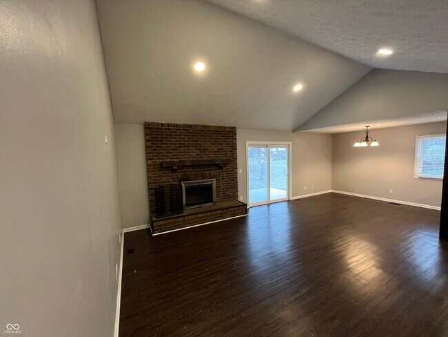 Building Photo - 627 San Carlos Dr