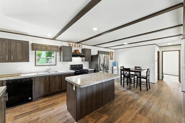 Building Photo - 102 Pink Dahlia Dr