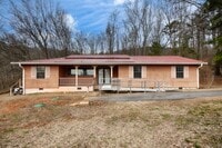 Building Photo - Spacious & Charming in Scottsboro!