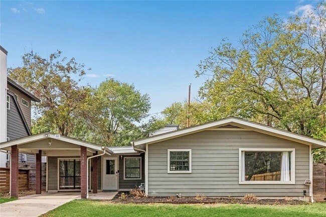 Primary Photo - 3104 Fontana Dr