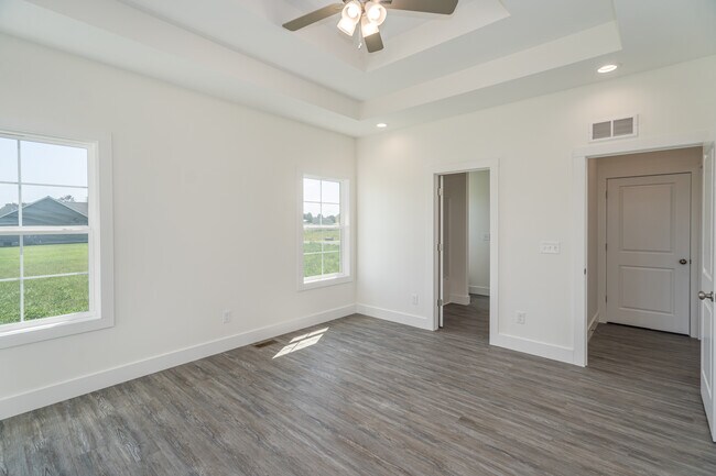 Building Photo - 147 Greenbriar Ln