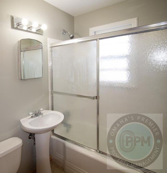 Building Photo - Newly listed 3Bd/1Ba House | Near Midtown: Modern Touches!