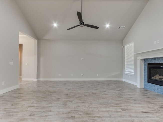 Building Photo - 3201 Hayven Cir