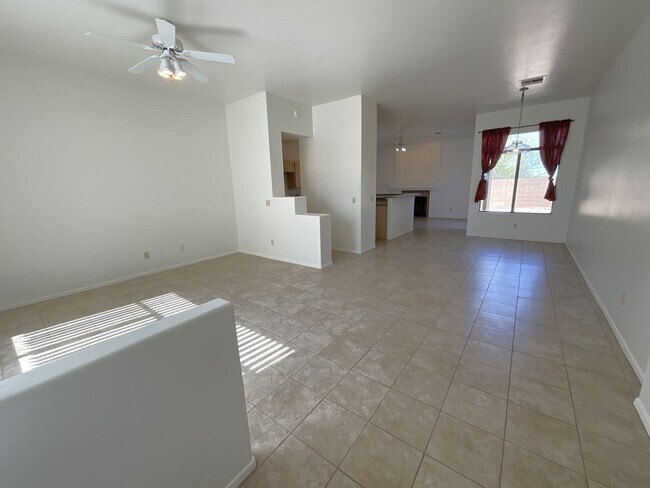 Building Photo - Convenient Eastside location on cul-de-sac