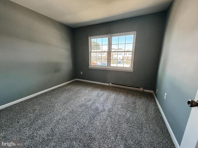 Building Photo - 75 Grand Dr