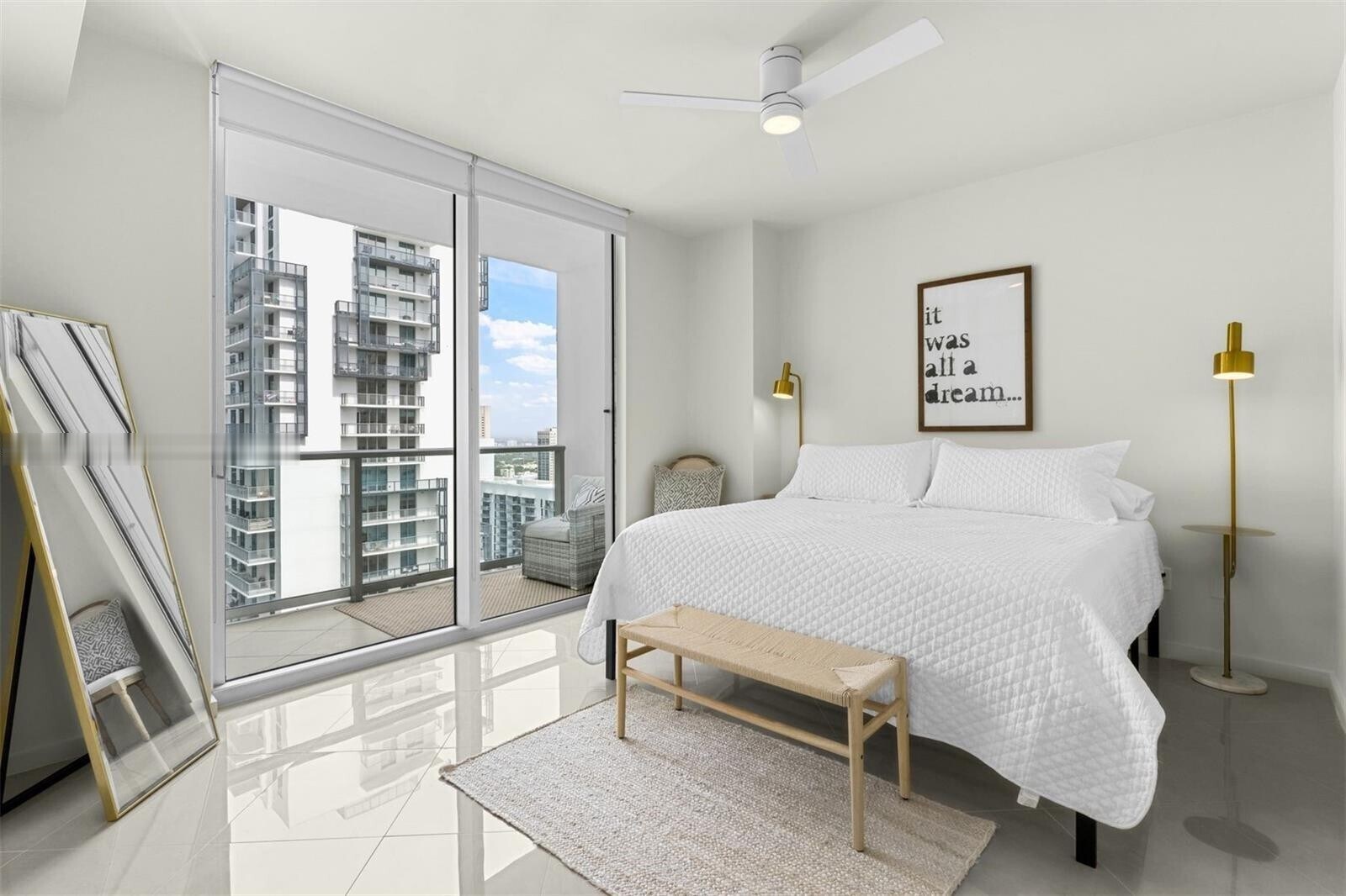 Building Photo - 300 S Biscayne Blvd