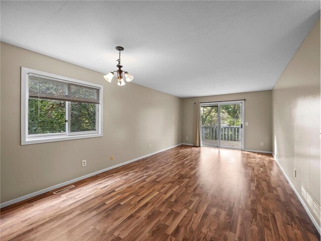 Building Photo - 5535 Lindsay St