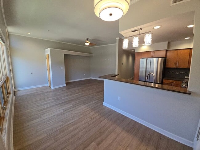 Building Photo - Charming Condo in Walkable Nob Hill – Comfort, Convenience & Peace of Mind