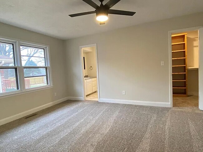 Building Photo - Charming 3-Bedroom Home in a Great South S...