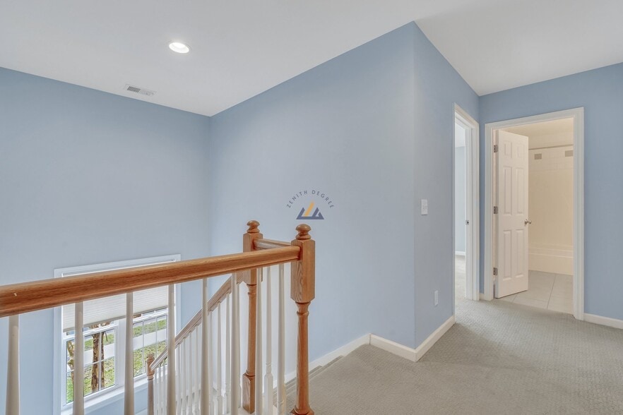 Building Photo - 76 Westbury Park Way