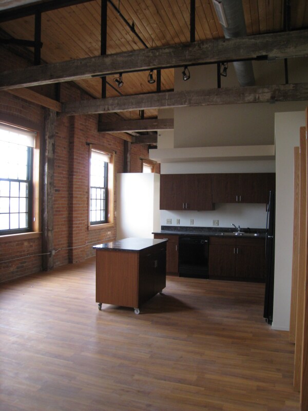 Building Photo - 6200 2nd Ave