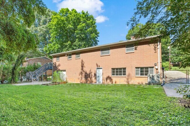 Building Photo - 1335 Pinebluff Rd