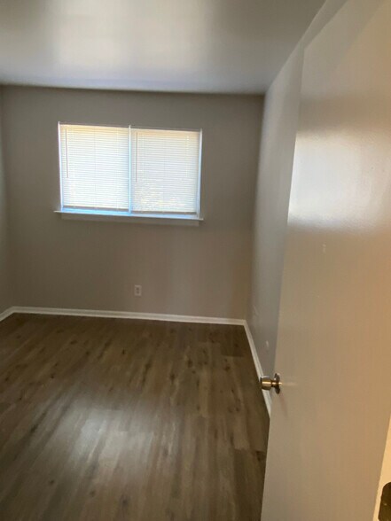 Building Photo - 1615 Bonwood Rd