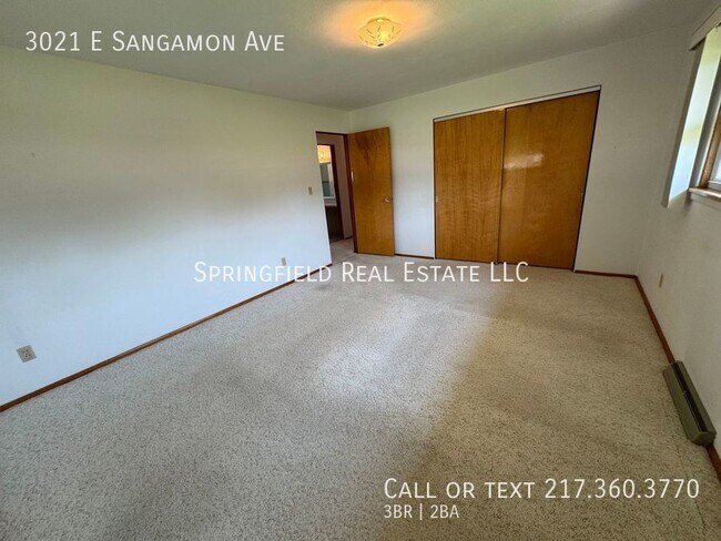 Building Photo - 3021 E Sangamon Ave