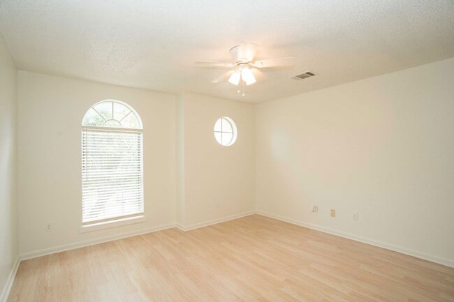 Building Photo - 1402 Green Terrace Dr