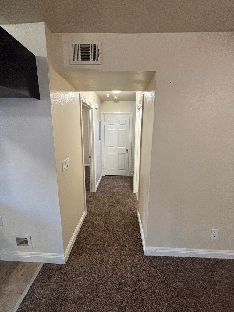 Building Photo - 732 E 74th St