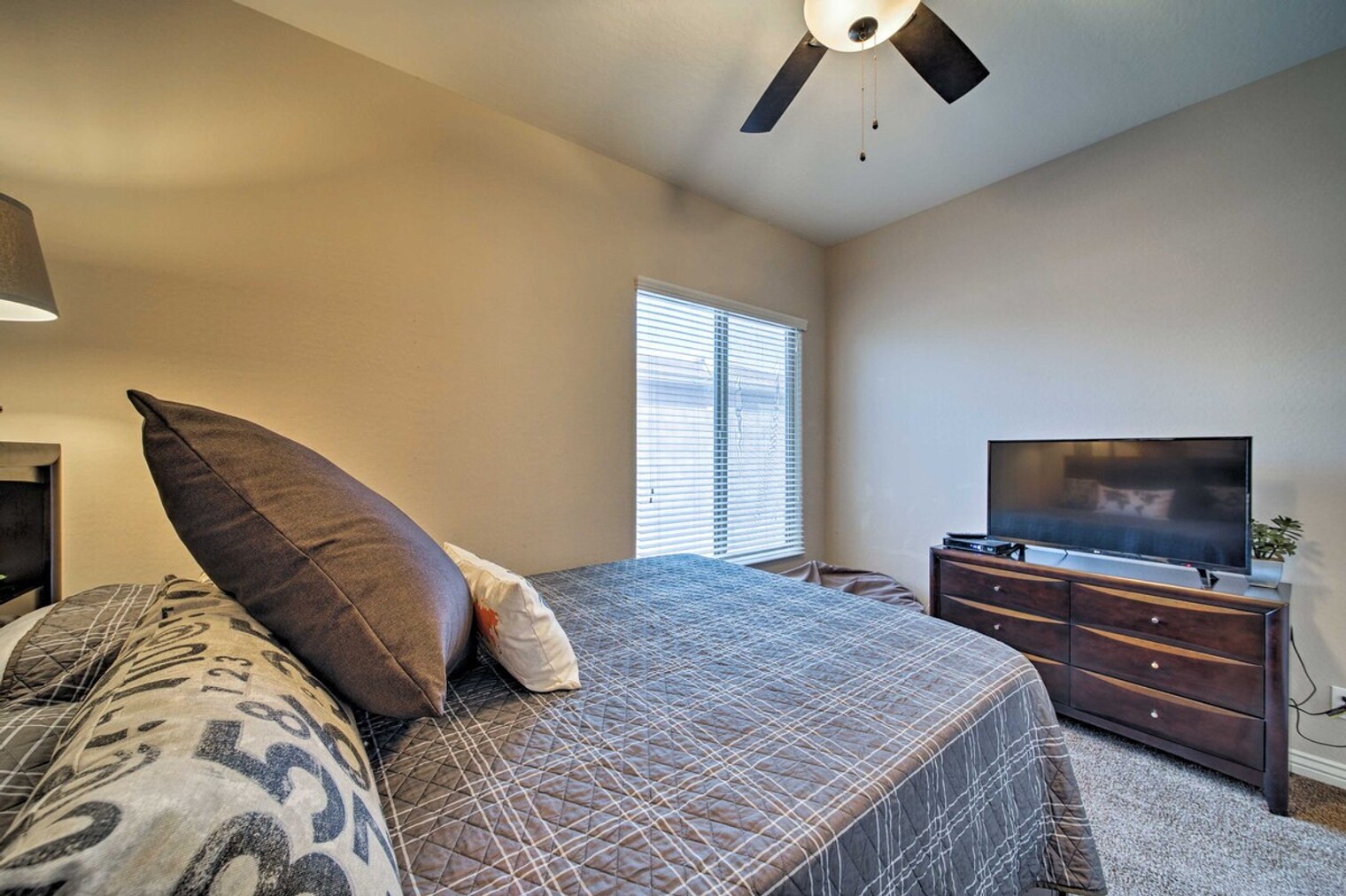 Building Photo - 18504 W Paradise Ln