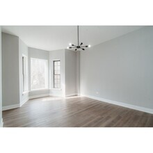 Building Photo - Gold Coast Luxury 1 Bed Apartment - Top Floor