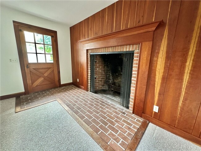 Building Photo - 1253 Fairport Rd