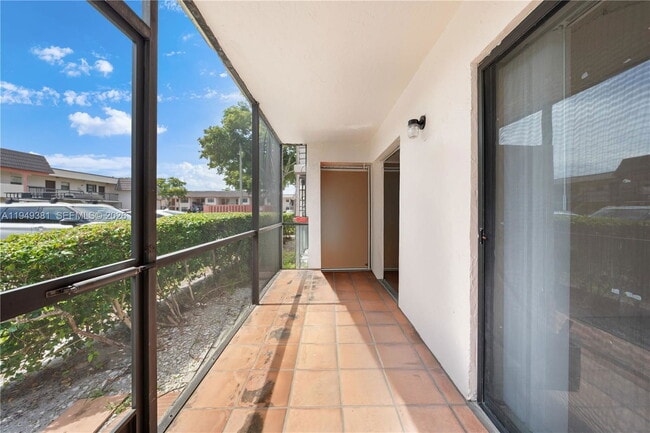 Building Photo - 20905 NE 8th Ct