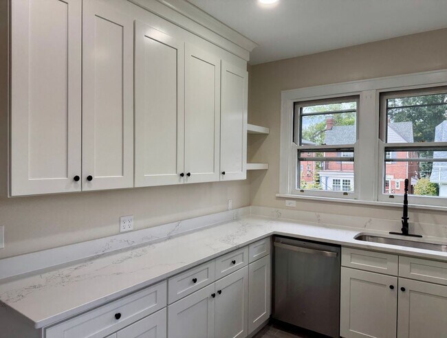 Building Photo - 3590 Outlook Ave