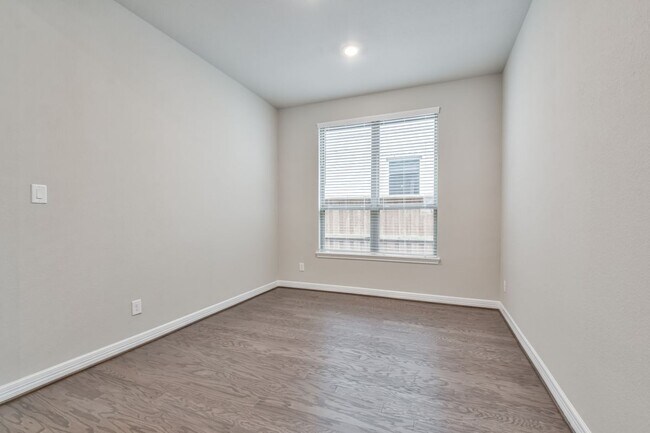 Building Photo - 27124 Regal Scott Dr