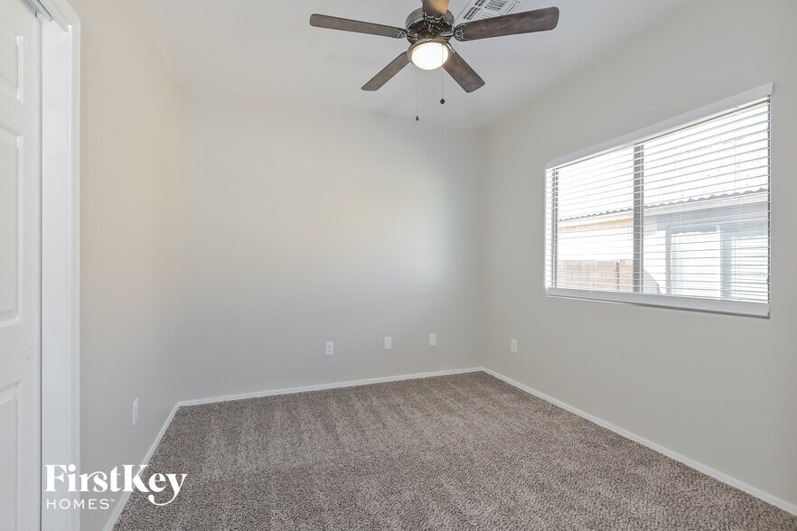 Building Photo - 11071 W Willow Field Dr