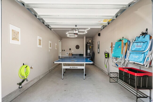 Building Photo - 2031 Lake View Cir