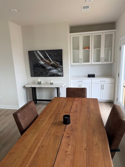 Building Photo - 2553 Ellen Ave