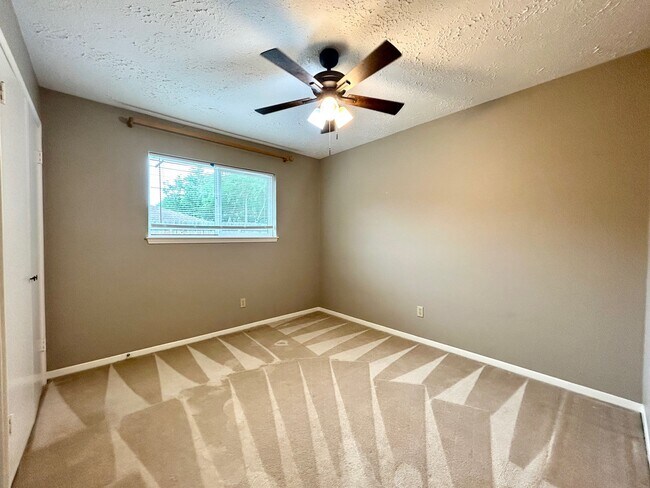 Building Photo - 2551 Coopers Post Ln