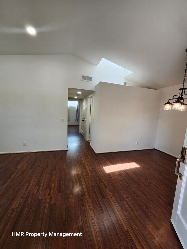 Building Photo - Coming Soon: 2beds/2bath Condo near Victoria Gardens!