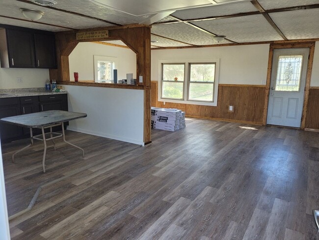 Primary Photo - 3 BR 1 Bath - Complete Interior Remodel!