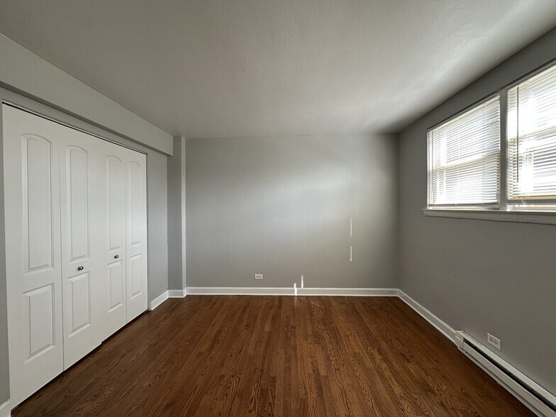 Building Photo - 7626.5 N Milwaukee Ave