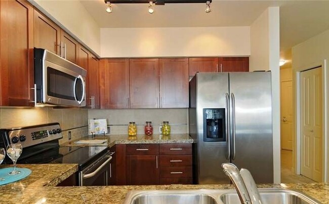 Building Photo - Beautiful Condo in the Heart of Ballard!