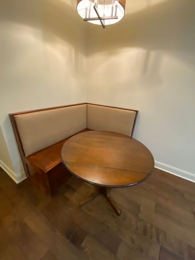 Building Photo - 1016 Villa Dr