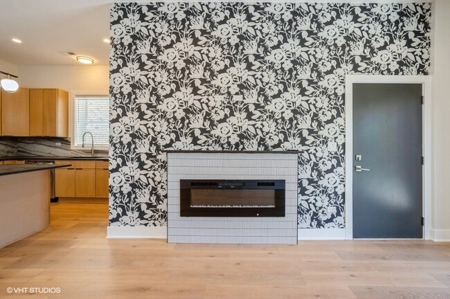 Building Photo - 456 E Oakwood Blvd