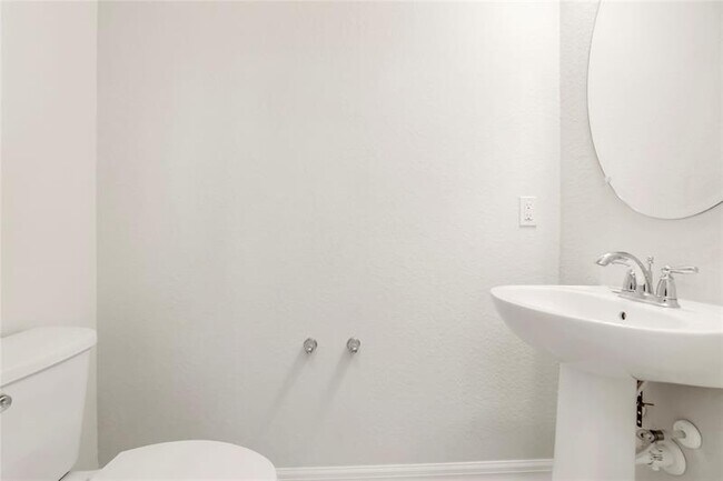 Building Photo - 4828 Chantilly Rd