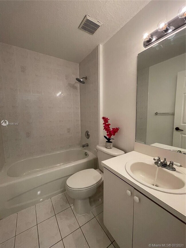 Building Photo - 4961 Leeward Ln