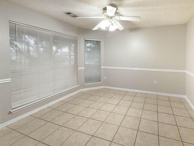Building Photo - 1761 Guildford Ct