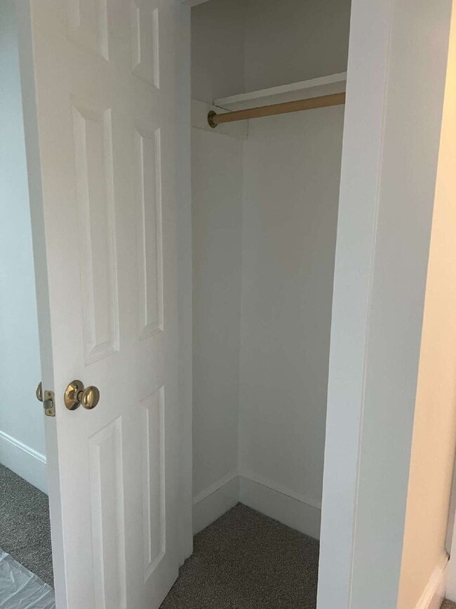 Building Photo - Newly renovated first Floor 1-Bedroom Apar...
