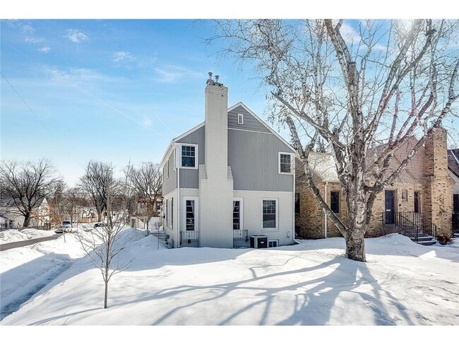 Building Photo - 1517 W 53rd St