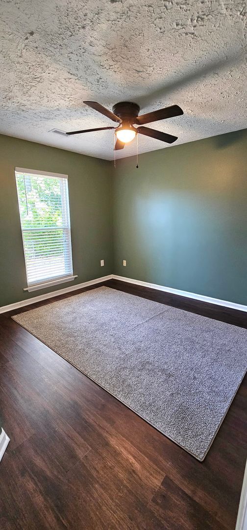 Building Photo - No HOA! Peaceful Cul-de-Sac Living with Ou...