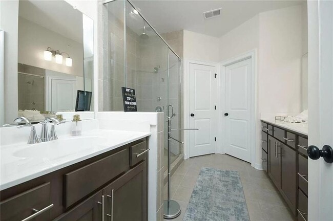 Building Photo - 2048 Holtz Ln