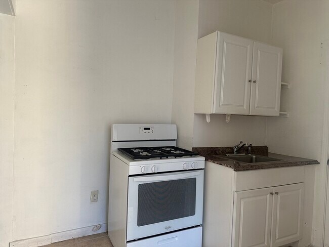 Building Photo - 205 Bussey St