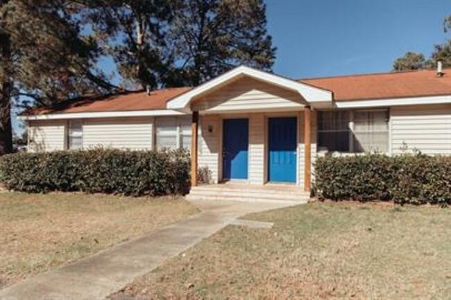 Building Photo - 504 Maplewood Dr