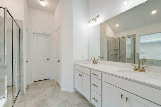 Building Photo - 404 Mante Ct