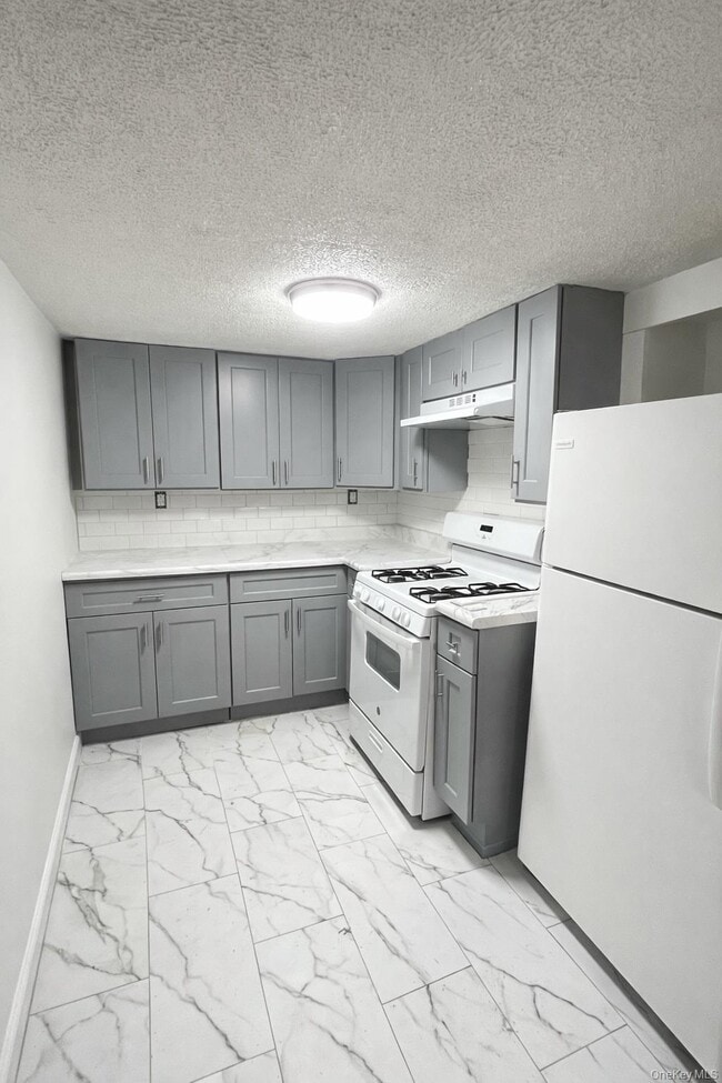 Building Photo - 278 Mile Square Rd