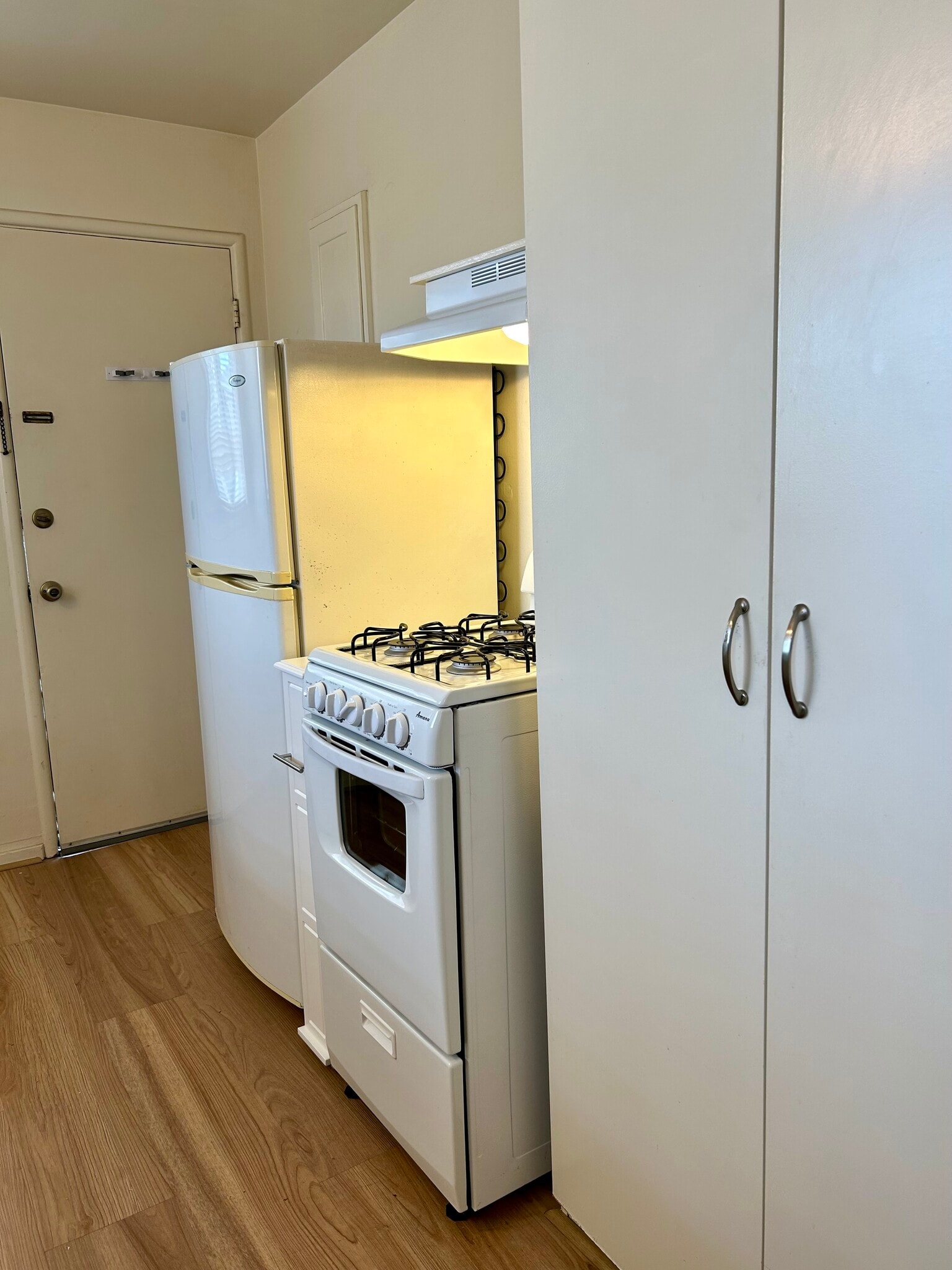 Kitchen - 471 Park Ave